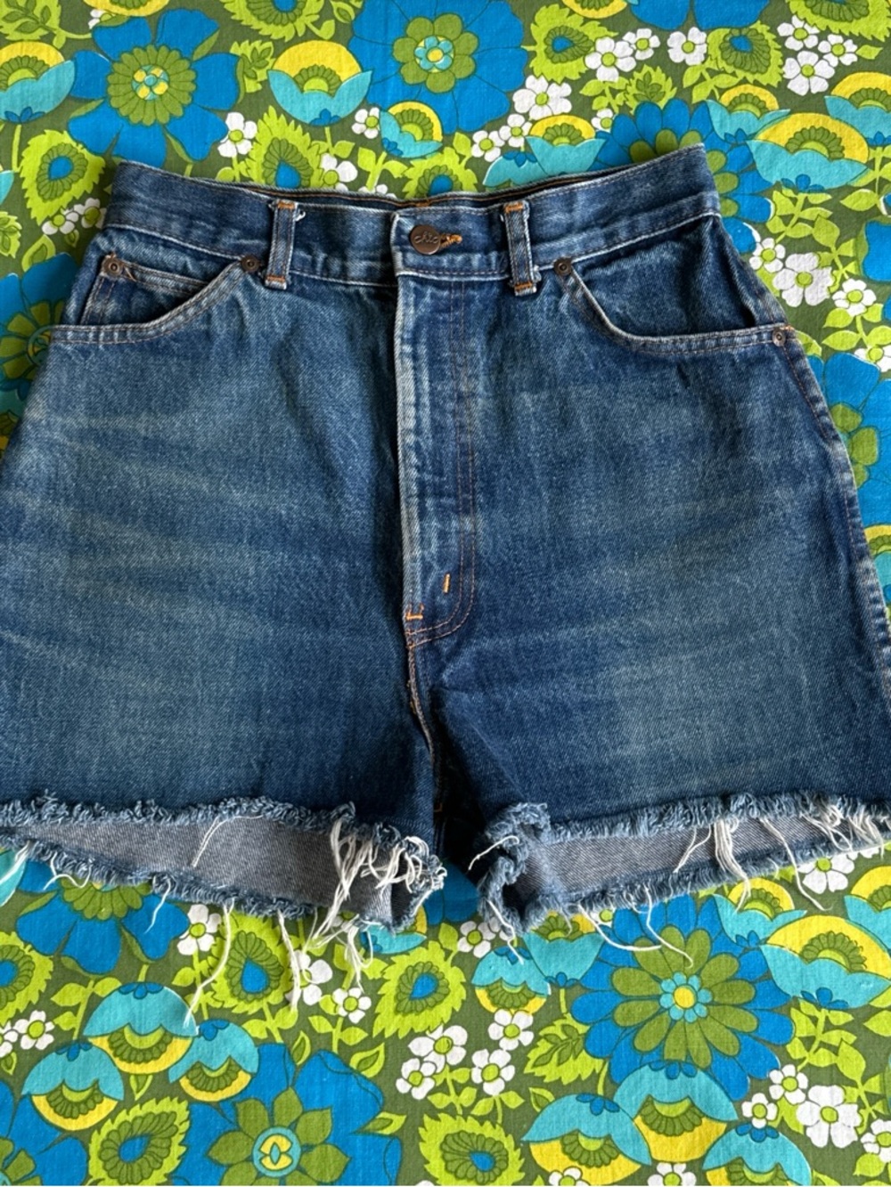Vintage CHIC Denim 70s 80s Blue cut off Jean Shorts size 10